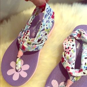 Sketchers Yoga foam toddler sandals